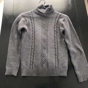 Women’s Gray Cable-Knit Turtleneck Sweater